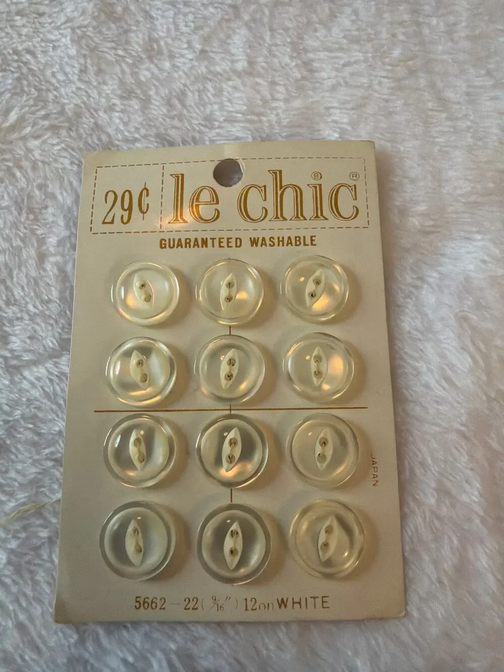 Vintage Le Chic White Clear 2 Hole Sewing Buttons 5662-22 Japan NOS Set of 12